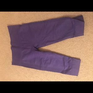 Lululemon seamlessly Street crop size 10